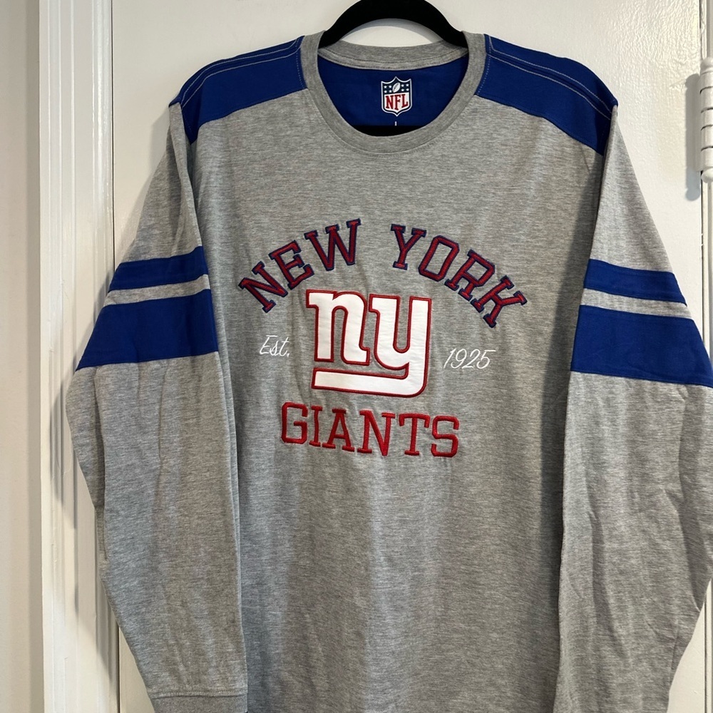 NFL G-III Mens Sz: L New York Giants Long Sleeve Embroidered Logo Spell Out Tee.